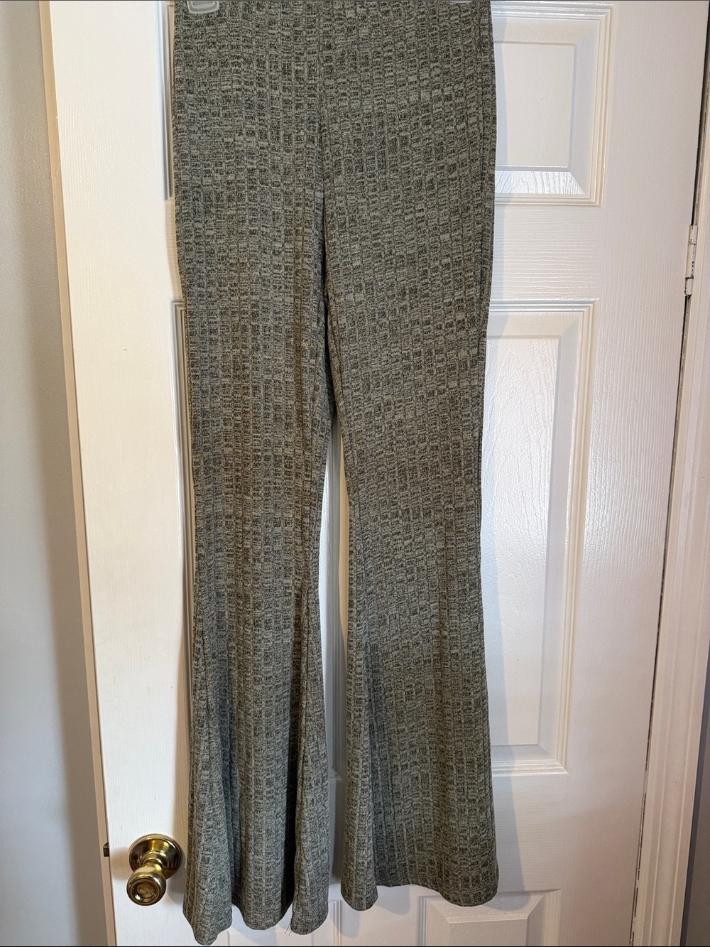 Comfy Two-Piece Set Size Small - Picture 4 of 7
